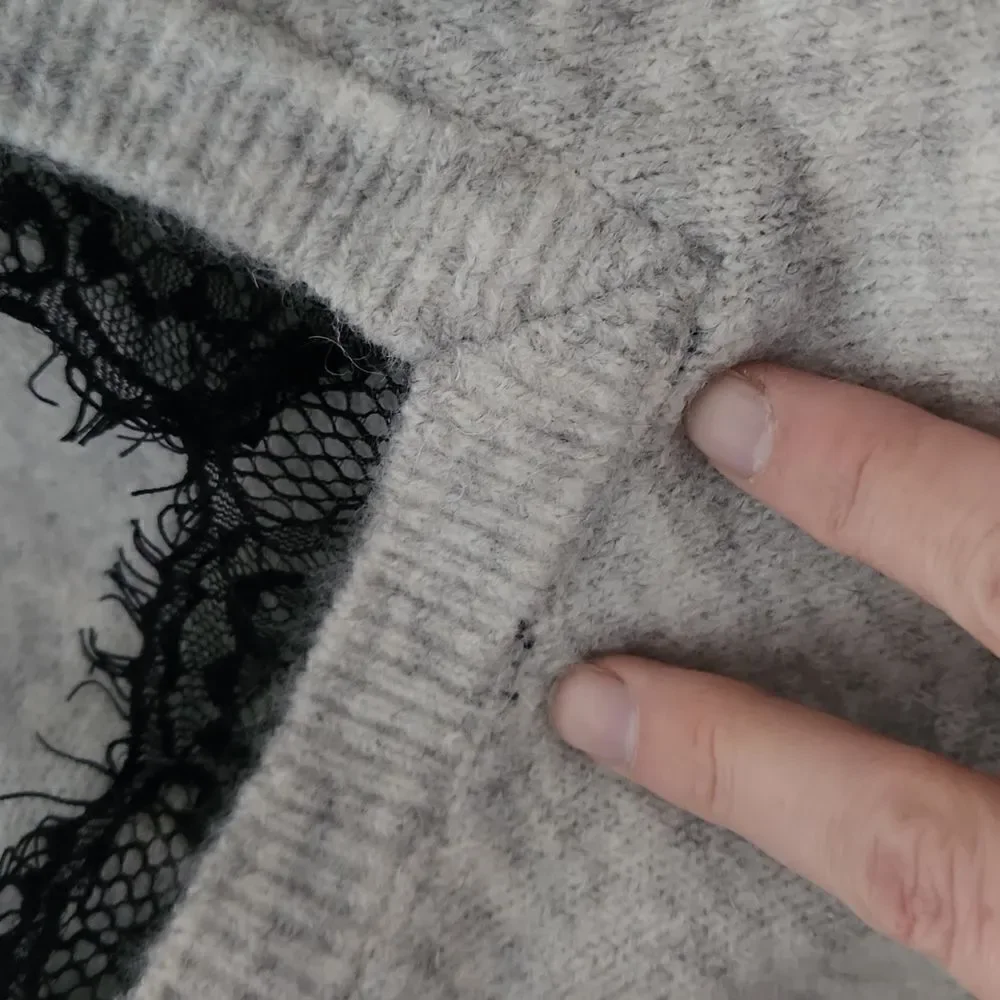 Vero Moda Ladies Size 2X Gray Black V-Neck Peekaboo Lace Sweater